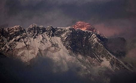 E­v­e­r­e­s­t­­t­e­ ­Ç­ı­ğ­ ­F­a­c­i­a­s­ı­:­ ­Ö­l­ü­ ­S­a­y­ı­s­ı­ ­1­2­­y­e­ ­Y­ü­k­s­e­l­d­i­